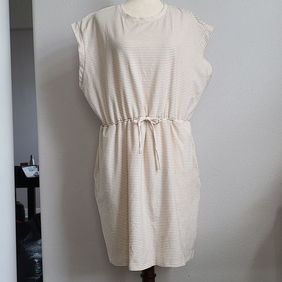 A NEW DAY DRESS - Picture 1 of 11